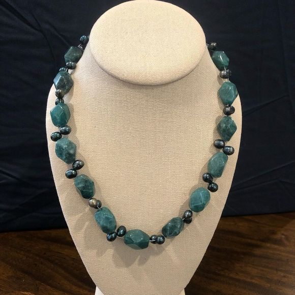 Dark Green Chalcedony Gemstone and Sterling Silver Set - Picture 5 of 14